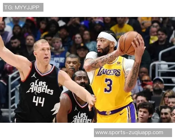 詹姆斯与莱昂纳德身体状态依旧出色超越年轻东契奇