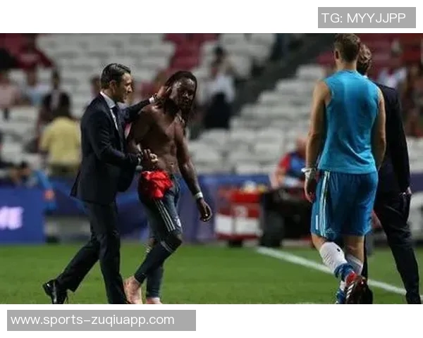 科瓦奇赞阿德耶米跳跃能力超凡如同飞翔的球员